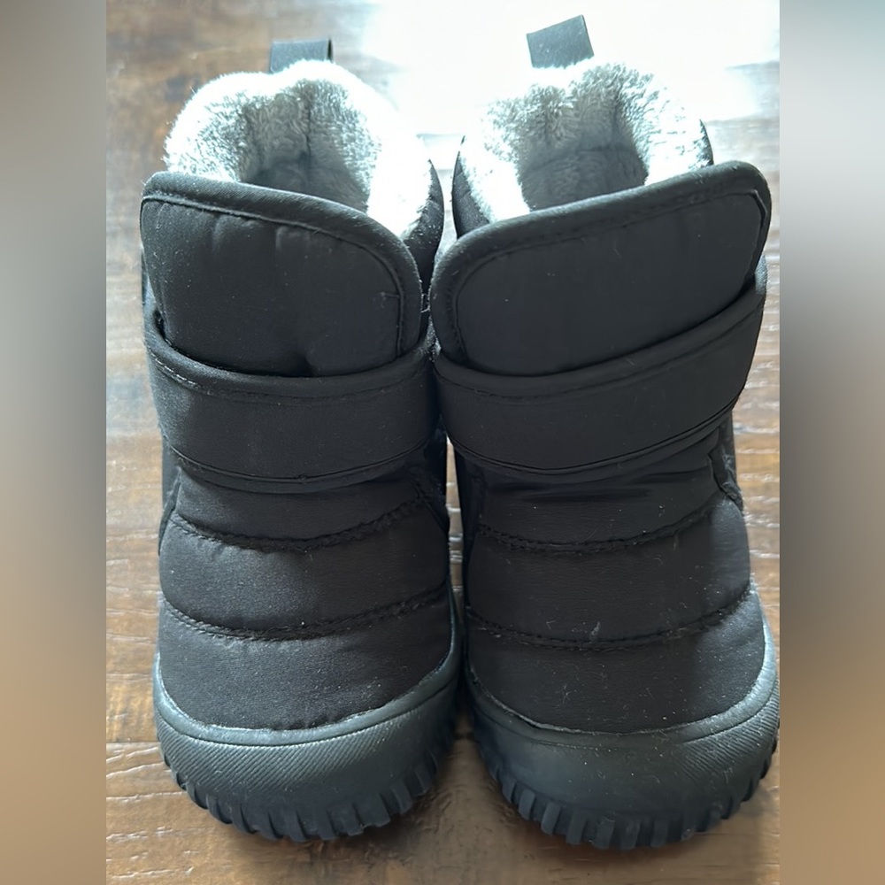 JAN & JUL Toasty-Dry Water-Resistant Winter Boots for Toddlers size 6
